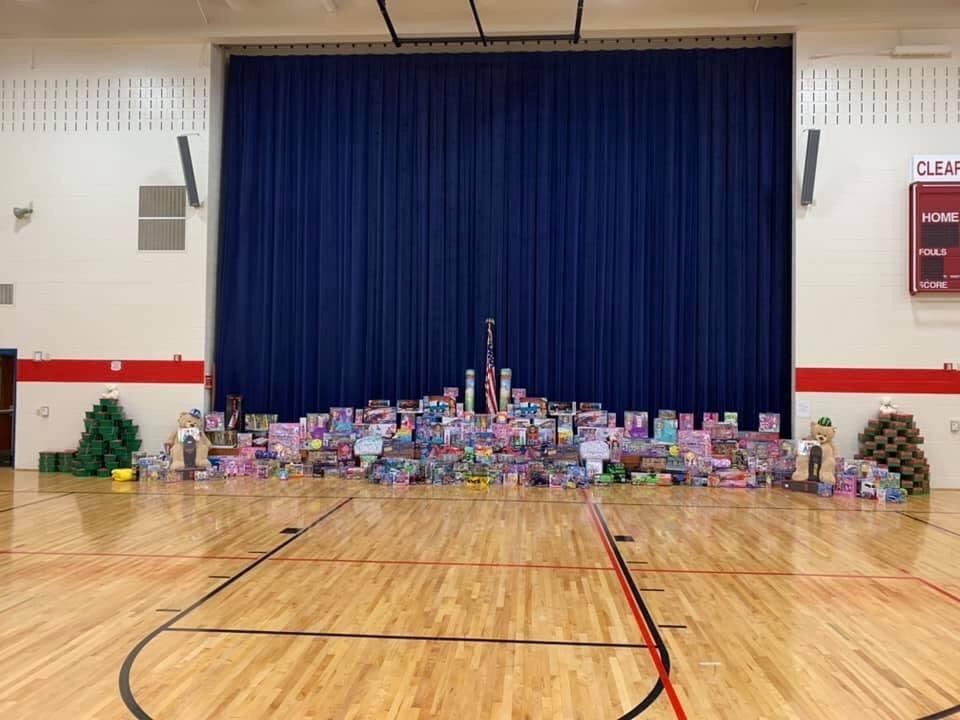 Elementary Students put others first for Christmas